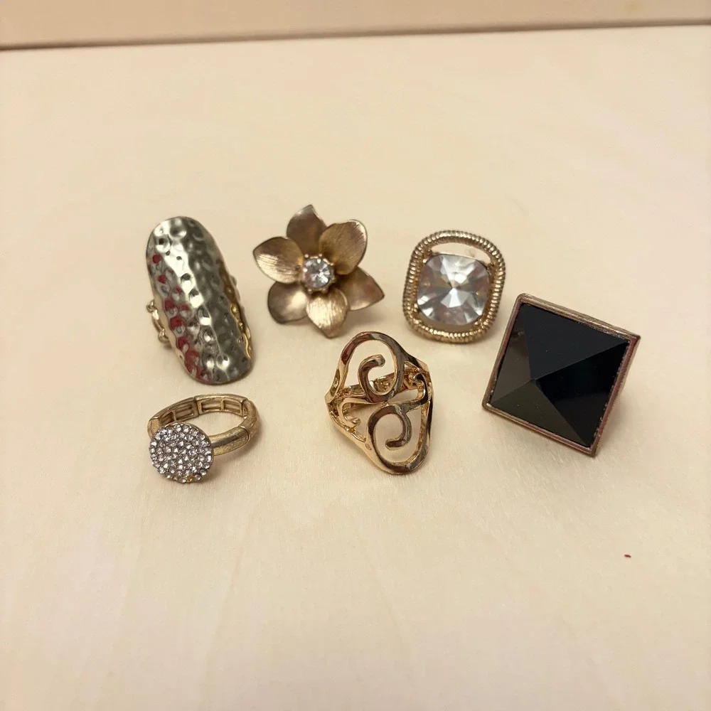 Fashion Ring Lot of 25 Womens OS Multicolored Good Adjustable Statement Jewelry